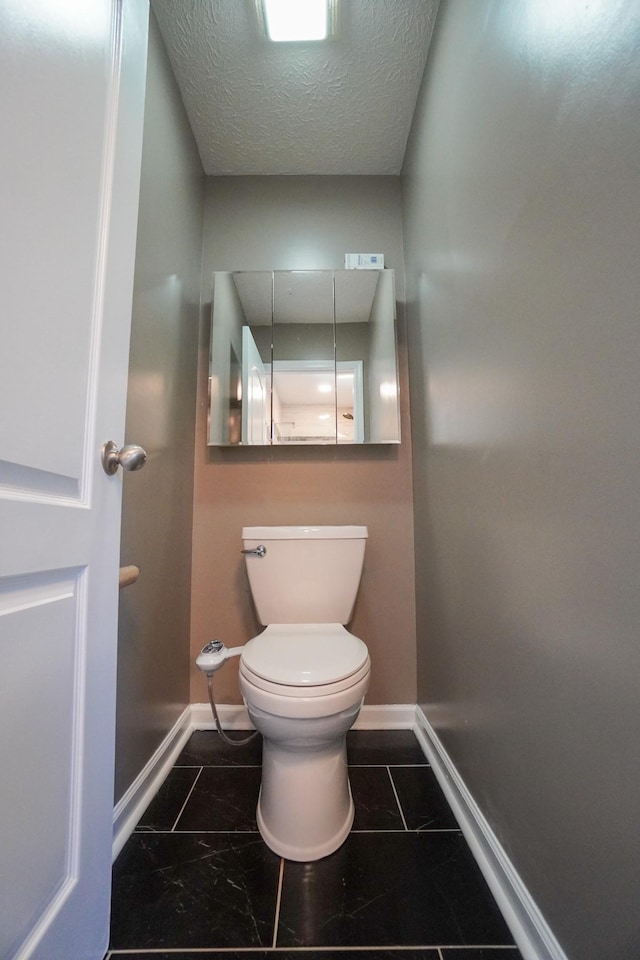 1009 Monticello Pl, Gallatin, TN 37066 - bathroom with baseboards, toilet, and a textured ceiling