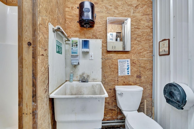 33 Edgewood Rd, Alexandria, TN 37012 - bathroom with toilet and a sink