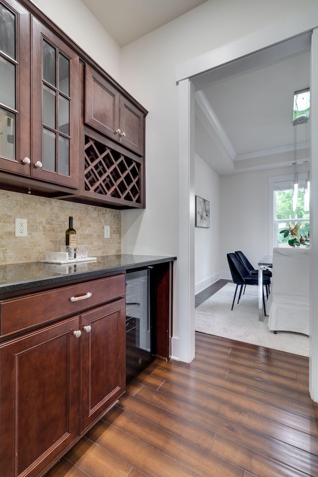 1820 Lanceford Ct, Franklin, TN 37067 - indoor dry bar featuring wine cooler, dark wood-style flooring, decorative backsplash, and baseboards