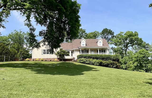 844 Hickory Ridge Trl, Columbia, TN 38401 - cape cod house with a front yard, covered porch, and crawl space