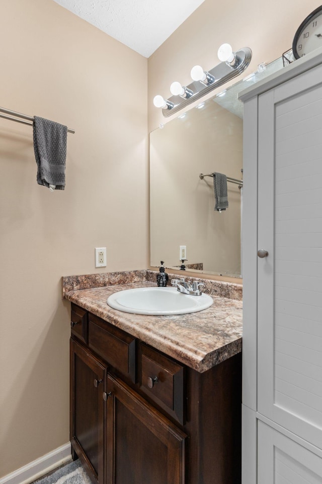 862 College St, Portland, TN 37148 - bathroom featuring vanity