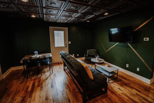800 Riverside Dr, Columbia, TN 38401 - living area featuring wood finished floors, baseboards, and an ornate ceiling