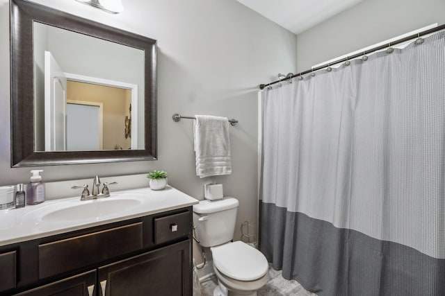 1420 Whispering Oaks Dr, Lebanon, TN 37090 - full bathroom with toilet, vanity, and curtained shower