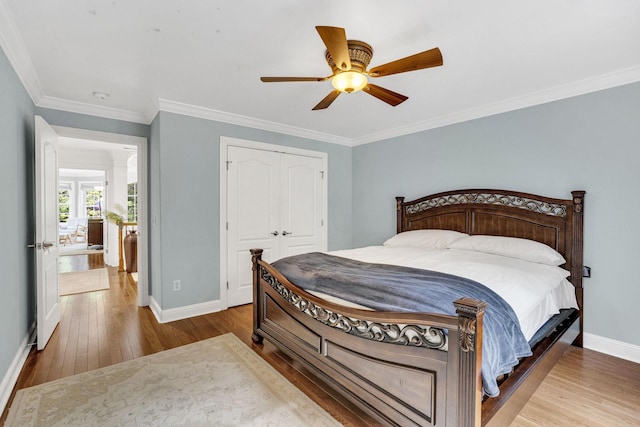 6948 Whispering Oaks Dr, Springfield, TN 37172 - bedroom featuring baseboards, wood finished floors, ornamental molding, a closet, and a ceiling fan