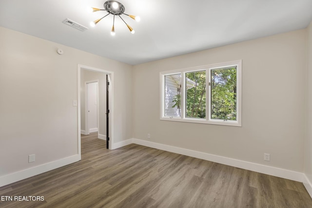 17 Westover Dr, Oak Ridge, TN 37830 - unfurnished room featuring a chandelier, wood finished floors, baseboards, and a smoke detector