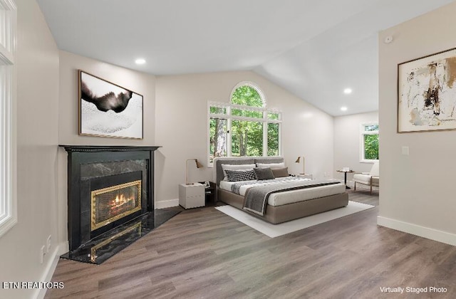17 Westover Dr, Oak Ridge, TN 37830 - bedroom featuring a premium fireplace, wood finished floors, vaulted ceiling, baseboards, and recessed lighting