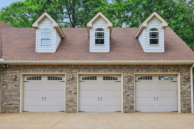1313 Ridge Rd, Dickson, TN 37055 - garage with driveway