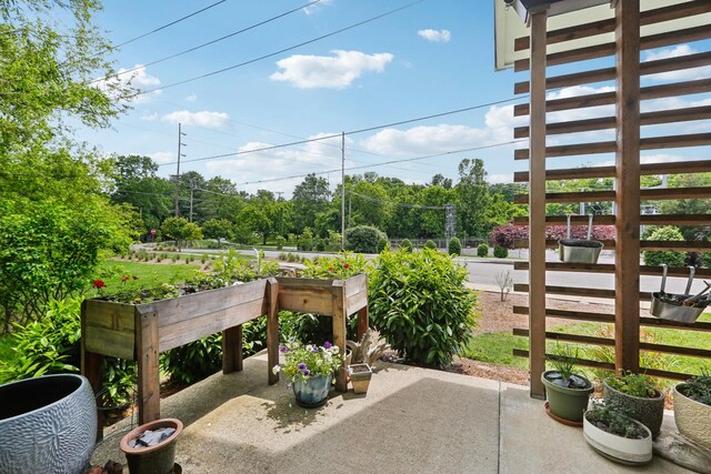 2518 Colbert Dr, Nashville, TN 37206 - photo 18