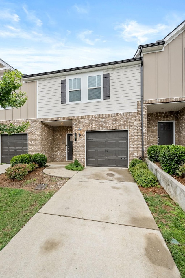818 Arrington Way, Columbia, TN 38401 - townhome / multi-family property featuring brick siding, an attached garage, and driveway