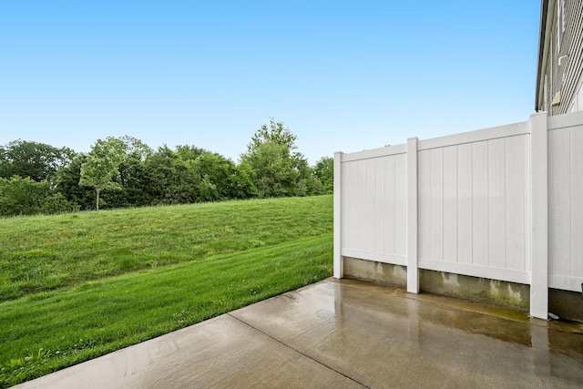 818 Arrington Way, Columbia, TN 38401 - view of grassy yard with a patio area