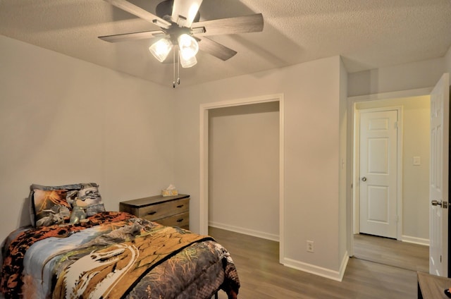 441 Bluff Dr, Clarksville, TN 37043 - bedroom featuring wood finished floors, baseboards, a textured ceiling, and a ceiling fan