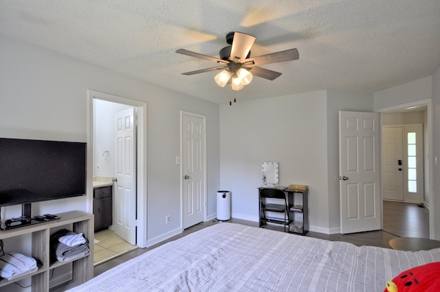 441 Bluff Dr, Clarksville, TN 37043 - bedroom with baseboards, ensuite bath, a ceiling fan, and a textured ceiling
