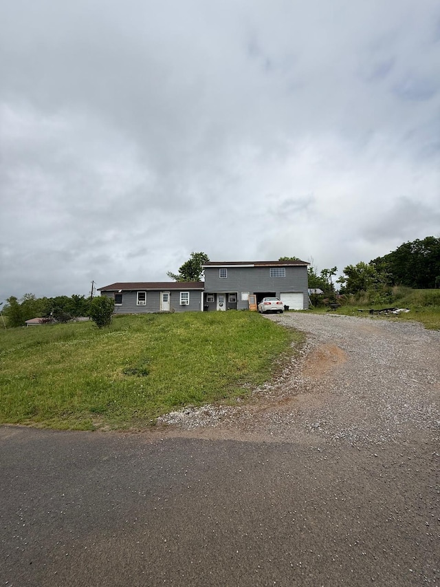 41 Park Dr, Beechmont, KY 42323 - view of front facade with dirt driveway and a garage
