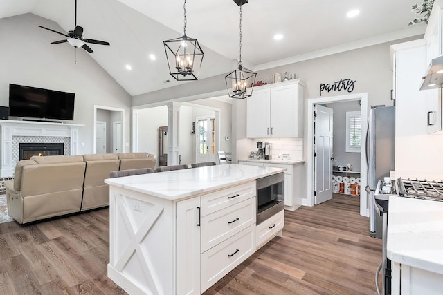 3050 Westowne Cir, Cookeville, TN 38501 - kitchen featuring stainless steel microwave, open floor plan, white cabinetry, light wood finished floors, and recessed lighting