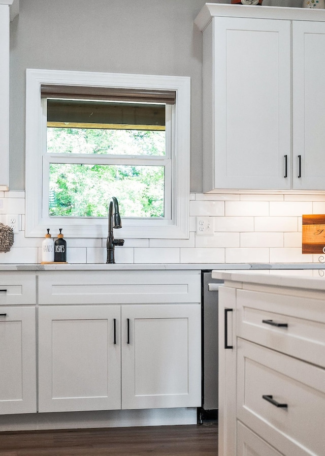3050 Westowne Cir, Cookeville, TN 38501 - kitchen with decorative backsplash, light countertops, and white cabinets