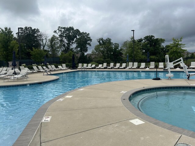 1084 Sumner Grv, Spring Hill, TN 37174 - community pool with a patio area