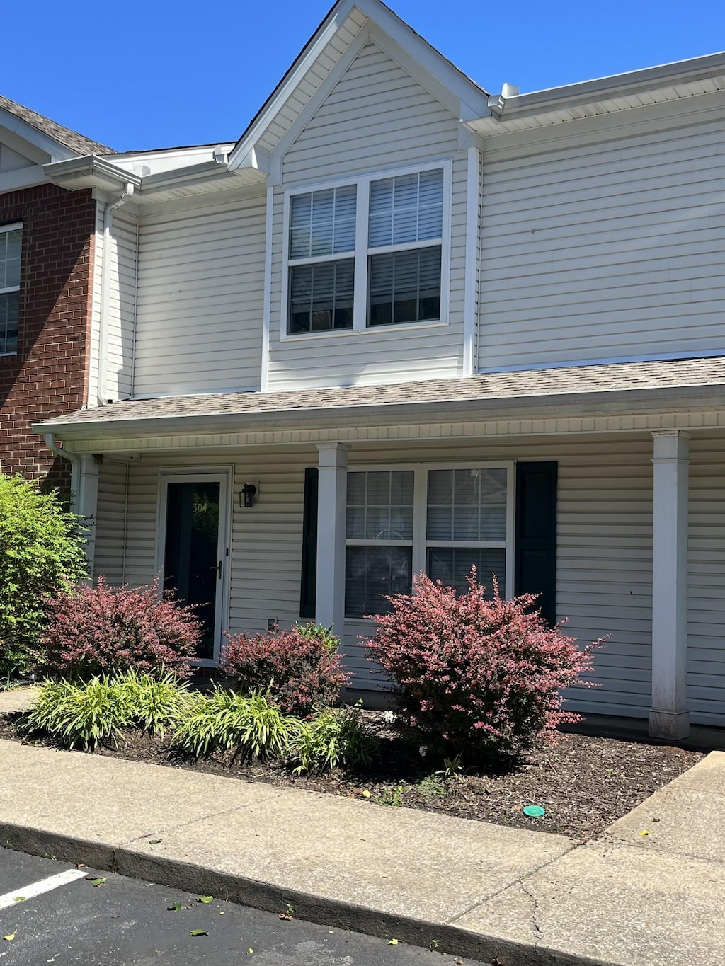 304 Shoshone Pl, Murfreesboro, TN 37128 - view of front of home with a porch