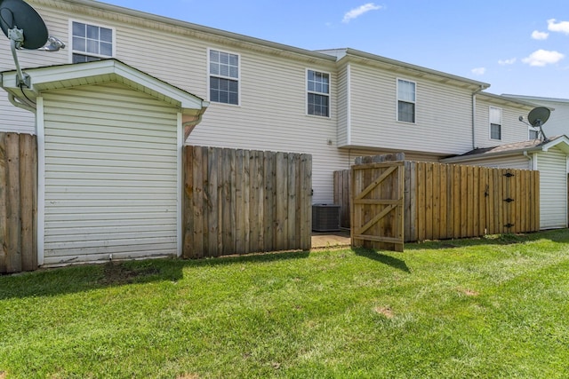304 Shoshone Pl, Murfreesboro, TN 37128 - rear view of house with a gate and a fenced backyard