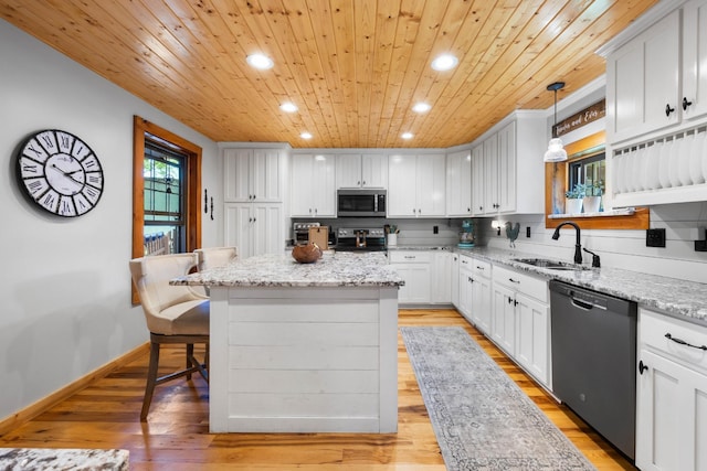 211 Hood St, Dover, TN 37058 - kitchen featuring stainless steel appliances, a sink, recessed lighting, white cabinetry, and a kitchen island
