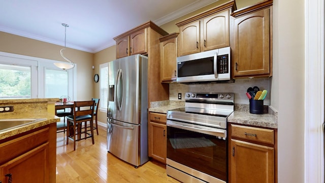 1032 Stonehollow Way, Mount Juliet, TN 37122 - kitchen featuring appliances with stainless steel finishes, ornamental molding, tasteful backsplash, light wood finished floors, and plenty of natural light
