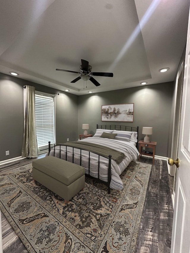 1016 Silver Point Dr, Murfreesboro, TN 37130 - bedroom featuring baseboards, wood finished floors, recessed lighting, and a ceiling fan