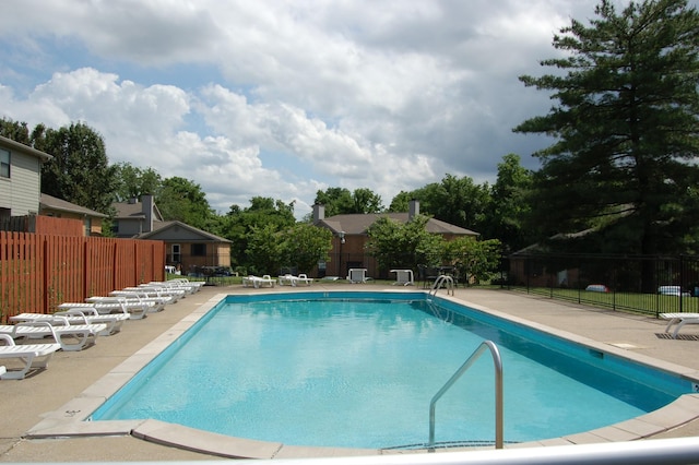 125 Ellington Pl, Madison, TN 37115 - community pool with a patio area