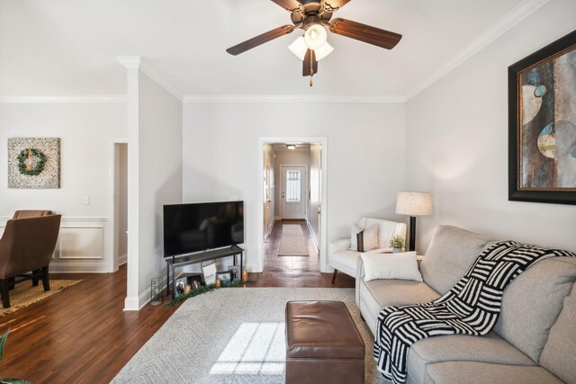 816 General Cabot Ct, Murfreesboro, TN 37129 - living area featuring wood finished floors, crown molding, a ceiling fan, and baseboards