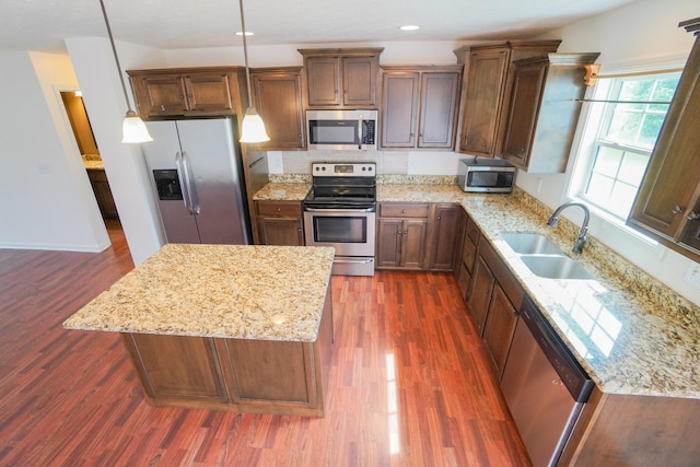 41 Haven Way, Westmoreland, TN 37186 - kitchen with stainless steel appliances, a sink, dark wood-style flooring, decorative light fixtures, and recessed lighting