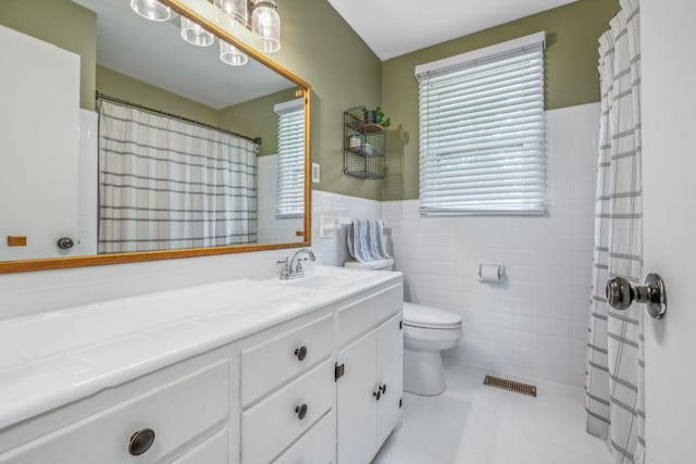 808 Winthorne Ct, Nashville, TN 37217 - full bath with toilet, vanity, tile walls, wainscoting, and a shower with shower curtain