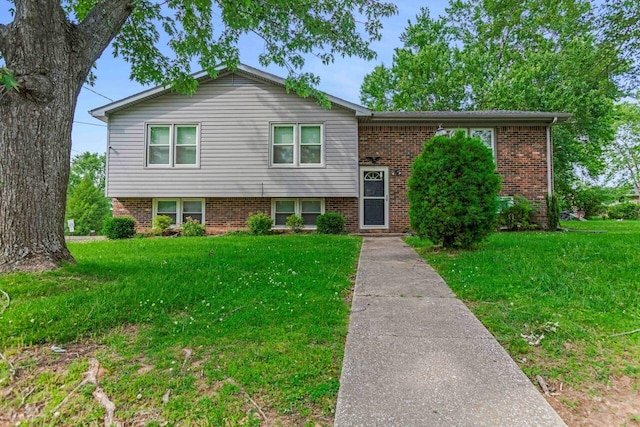 600 Holiday Park Dr, Hopkinsville, KY 42240 - view of front facade with a front lawn and brick siding