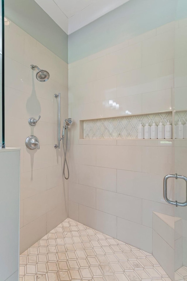 2111 Lovelace Ln, Murfreesboro, TN 37130 - full bath featuring a shower stall