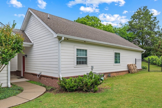 2111 Lovelace Ln, Murfreesboro, TN 37130 - view of side of home featuring a shingled roof