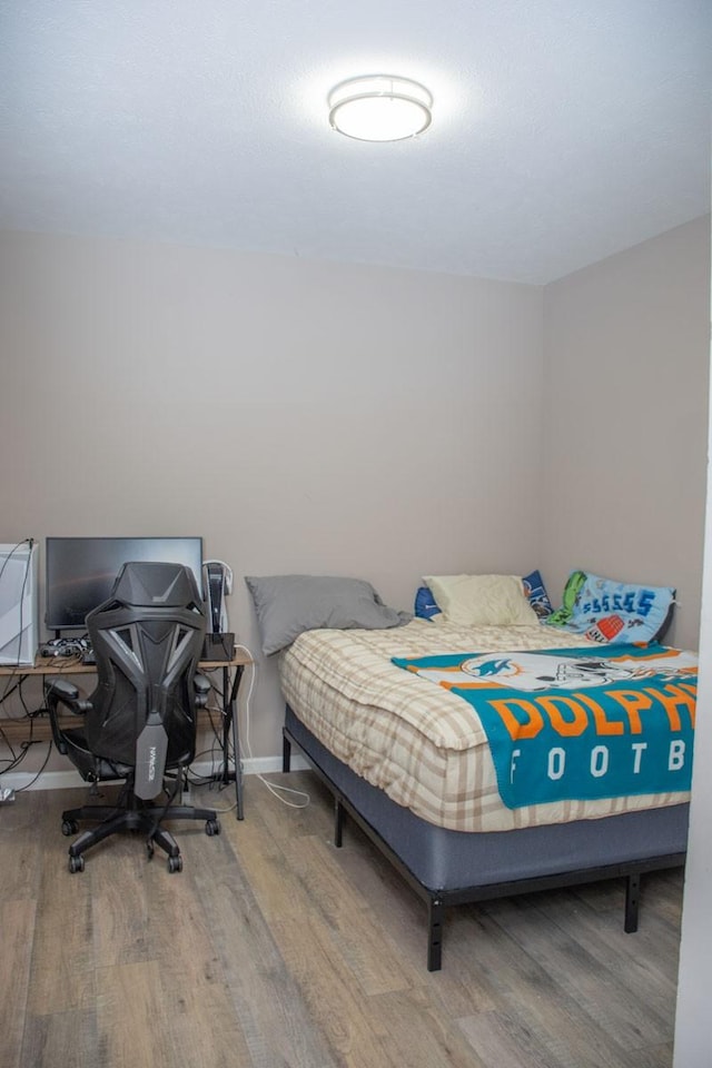 112 Read Tavern Rd, Hendersonville, TN 37075 - bedroom with wood finished floors and a desk
