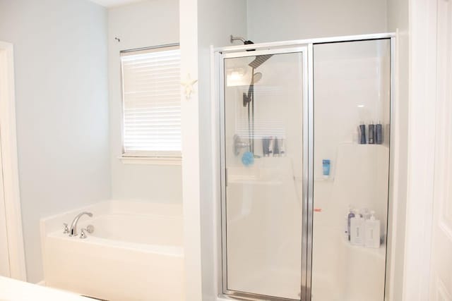 112 Read Tavern Rd, Hendersonville, TN 37075 - full bathroom featuring a stall shower and a garden tub