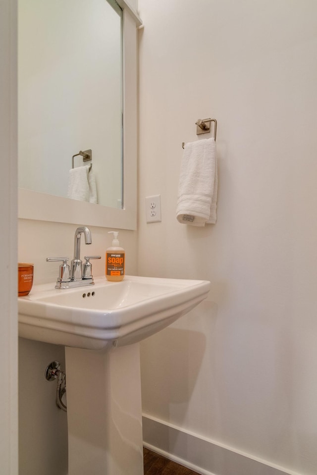 2001 Convent Pl Unit 7, Nashville, TN 37212 - bathroom with a sink and baseboards