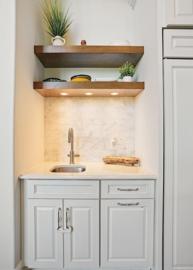 4740 Edwardian Trce, Franklin, TN 37067 - indoor wet bar featuring tasteful backsplash