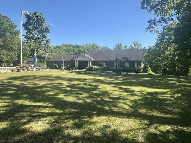 1215 E Gaines St, Lawrenceburg, TN 38464 - view of front of home featuring a front yard