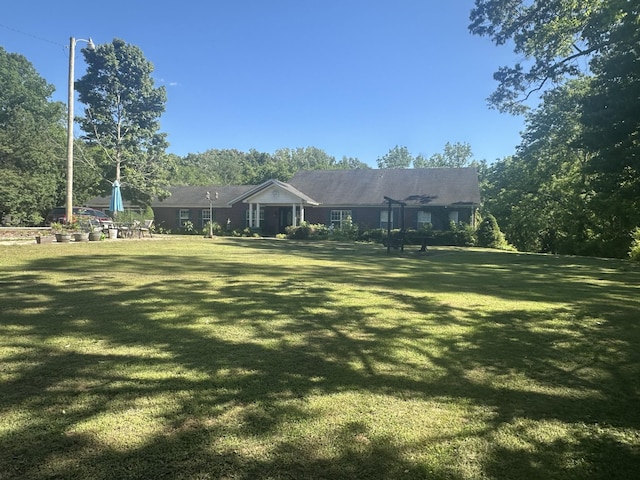 1215 E Gaines St, Lawrenceburg, TN 38464 - view of front facade with a front lawn
