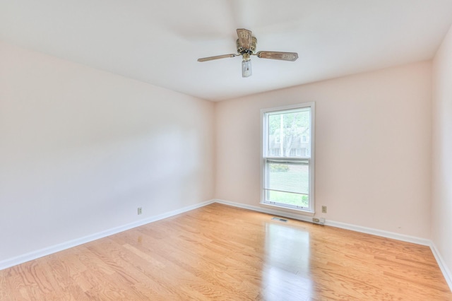 2519 Regency Park Dr, Murfreesboro, TN 37129 - unfurnished room with light wood-type flooring, baseboards, and ceiling fan