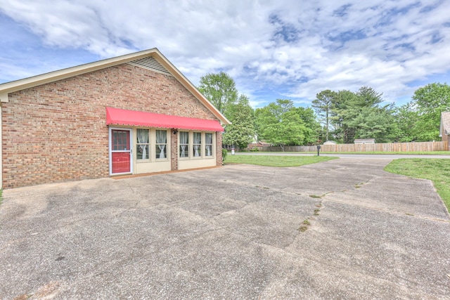 2519 Regency Park Dr, Murfreesboro, TN 37129 - rear view of property with brick siding