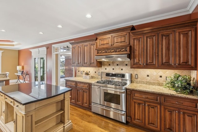 532 Ridgecrest Ln, Lebanon, TN 37087 - kitchen featuring double oven range, under cabinet range hood, backsplash, light stone countertops, and ornamental molding