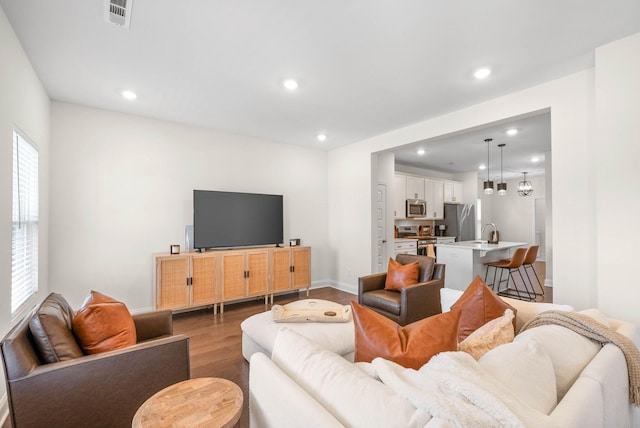 967 Nance Ln, Lebanon, TN 37087 - living room featuring wood finished floors, recessed lighting, and baseboards