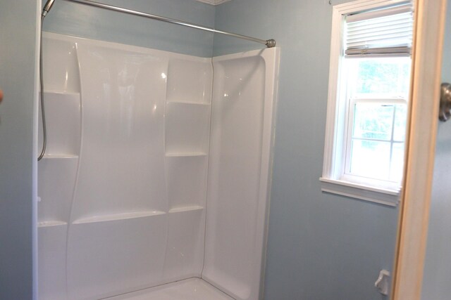 90 Laurel Ln, Paris, TN 38242 - full bathroom featuring a shower