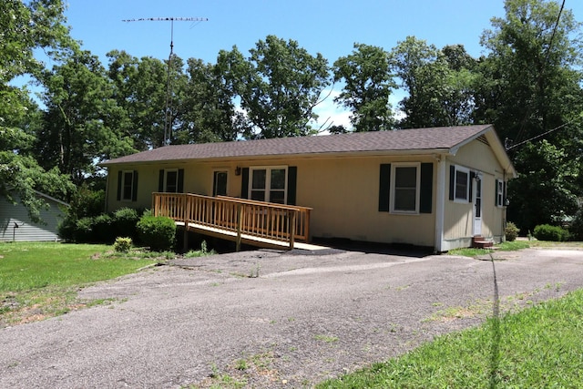 90 Laurel Ln, Paris, TN 38242 - ranch-style home with a wooden deck
