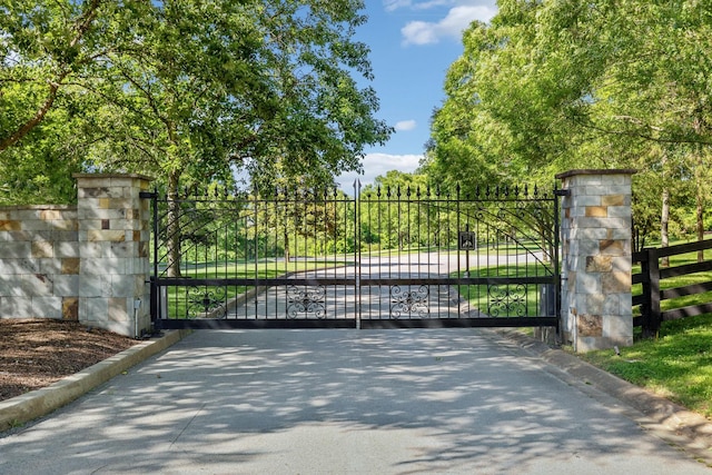 4136 Banner Square Ln, Arrington, TN 37014 - view of gate