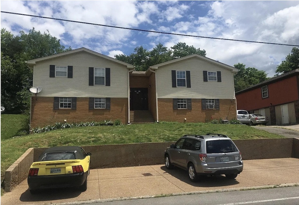 766 Huntington Pkwy, Nashville, TN 37211 - view of front facade with brick siding and a front lawn