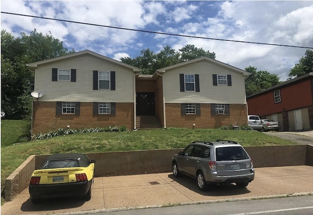 766 Huntington Pkwy, Nashville, TN 37211 - view of front facade with brick siding and a front lawn