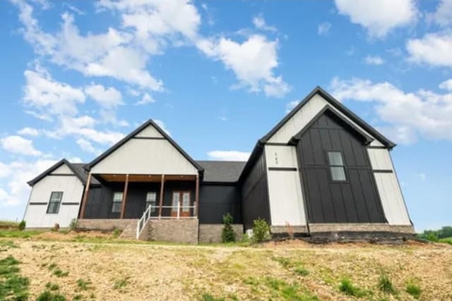 763 Thompson Creek Rd N, Shelbyville, TN 37160 - view of front of property with a sunroom and board and batten siding