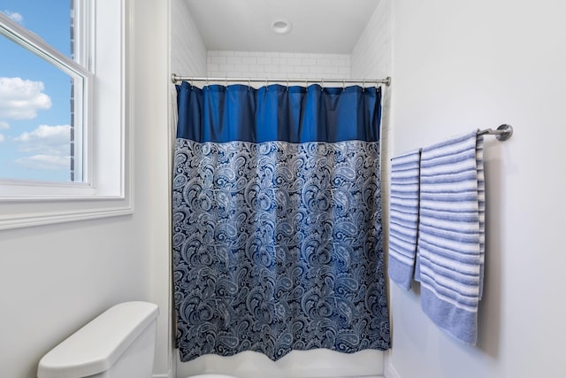 2043 Nathaniel Rd, Franklin, TN 37064 - full bath with toilet and shower / bath combo with shower curtain