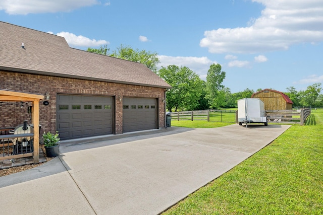 200 Lindsey Hollow Rd, Gallatin, TN 37066 - garage featuring driveway